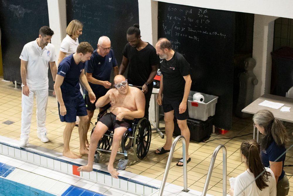 Séance de natation dans un club du Havre